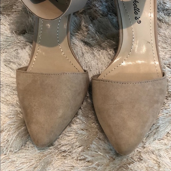 Tan Ankle Strap Pointed Toe 4” Heel 6.5 - Picture 3 of 8